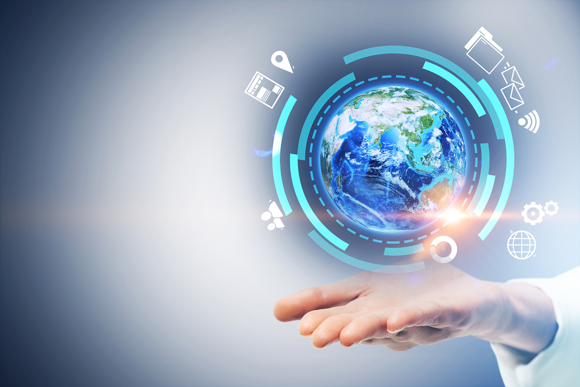 手中托起蓝色地球互联网科技概念互联网科技