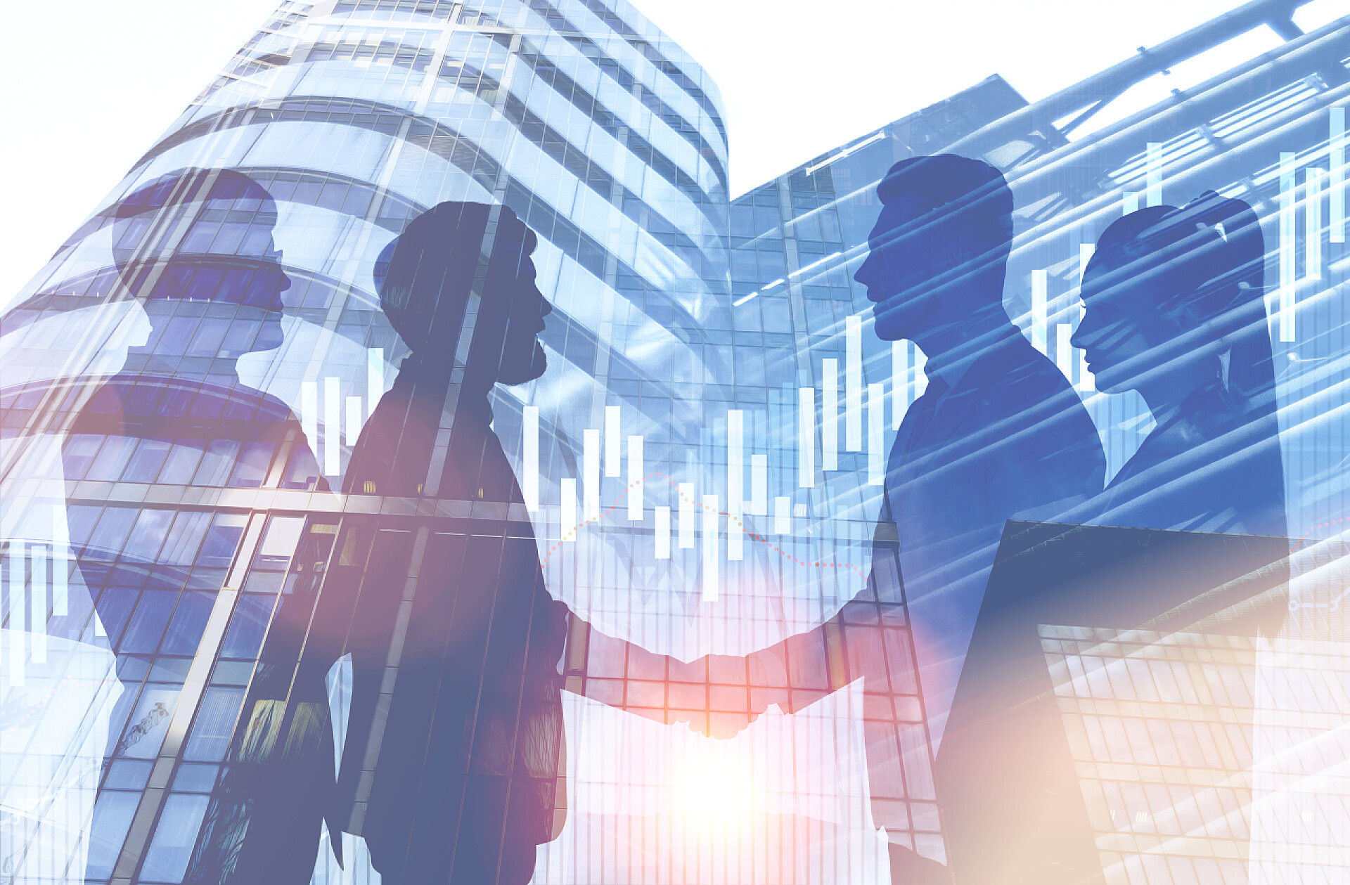 现代化城市背景中握手合作的年轻商人商业金融