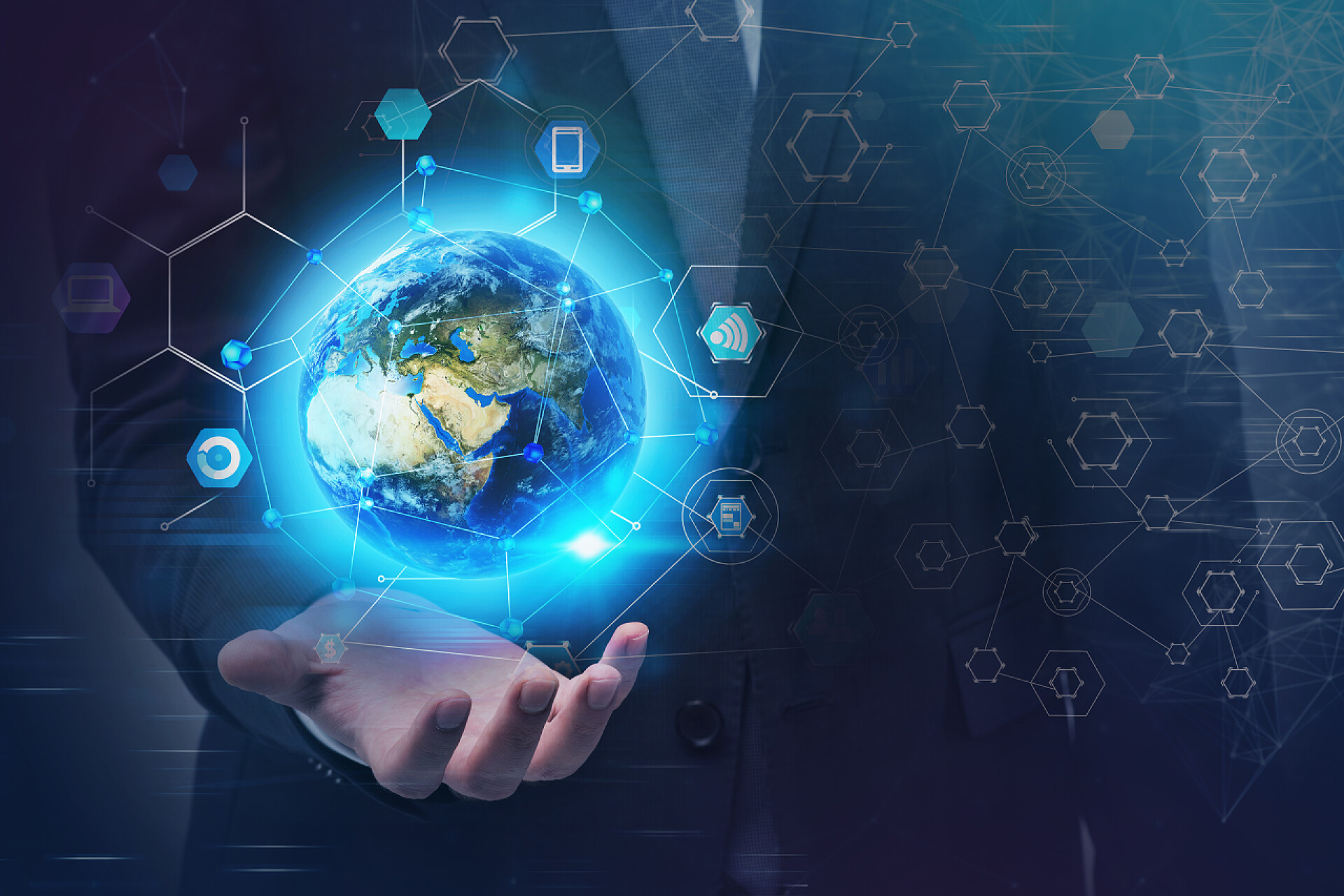 手中托起蓝色地球互联网科技概念互联网科技