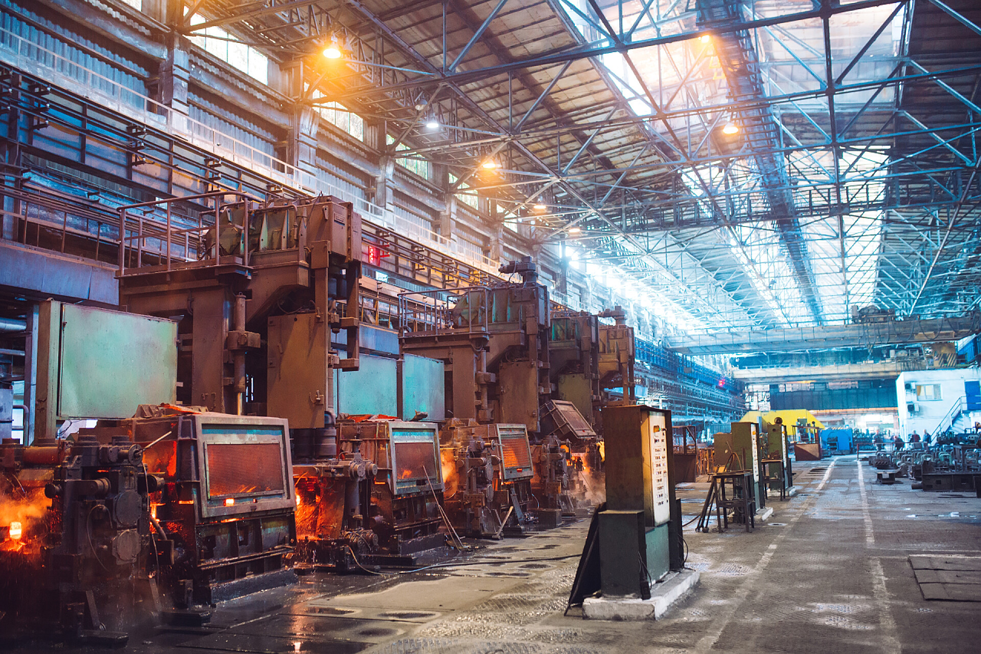 建筑建材工业钢厂生产热钢特写