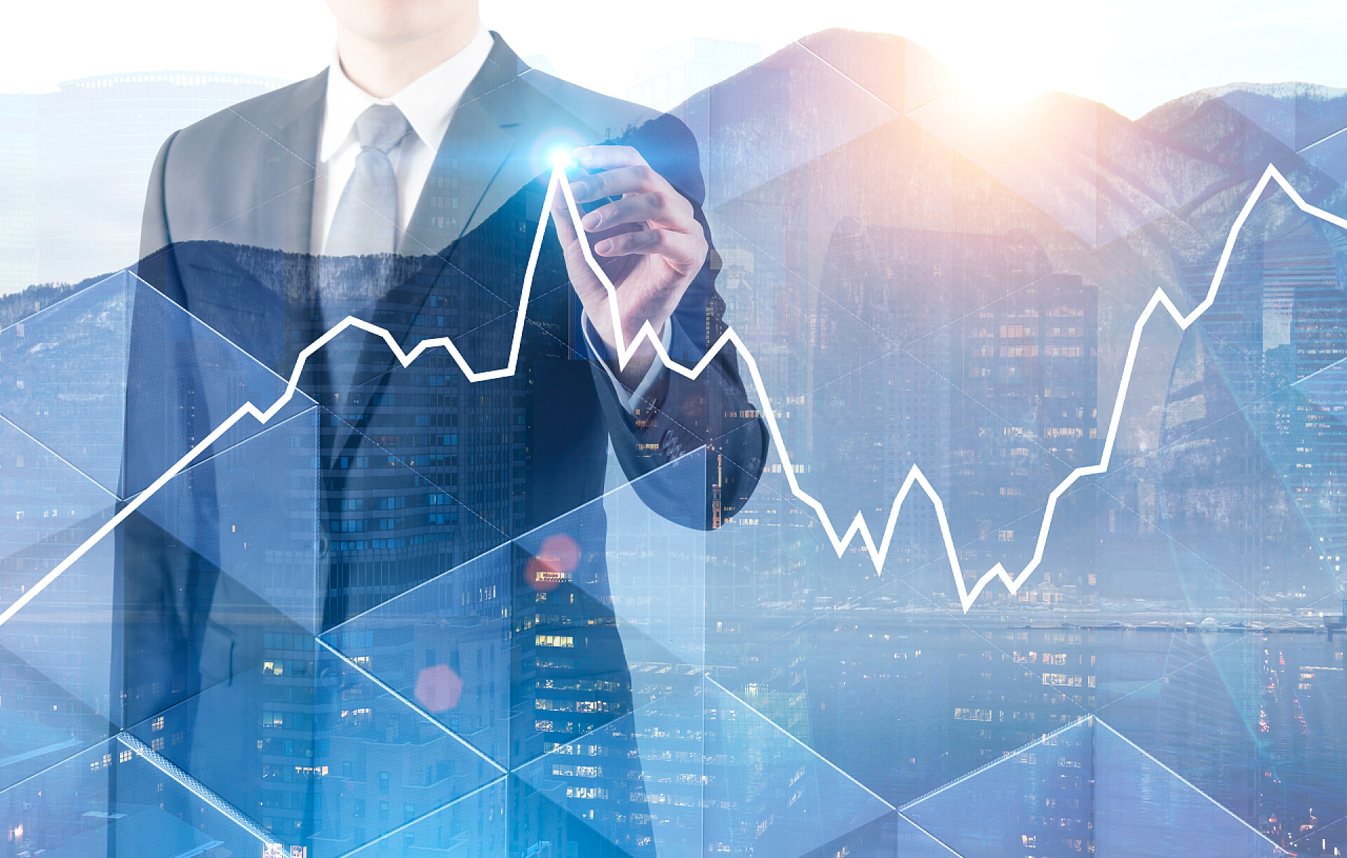 现代化城市背景中年轻的商人手绘折线图商人商业金融