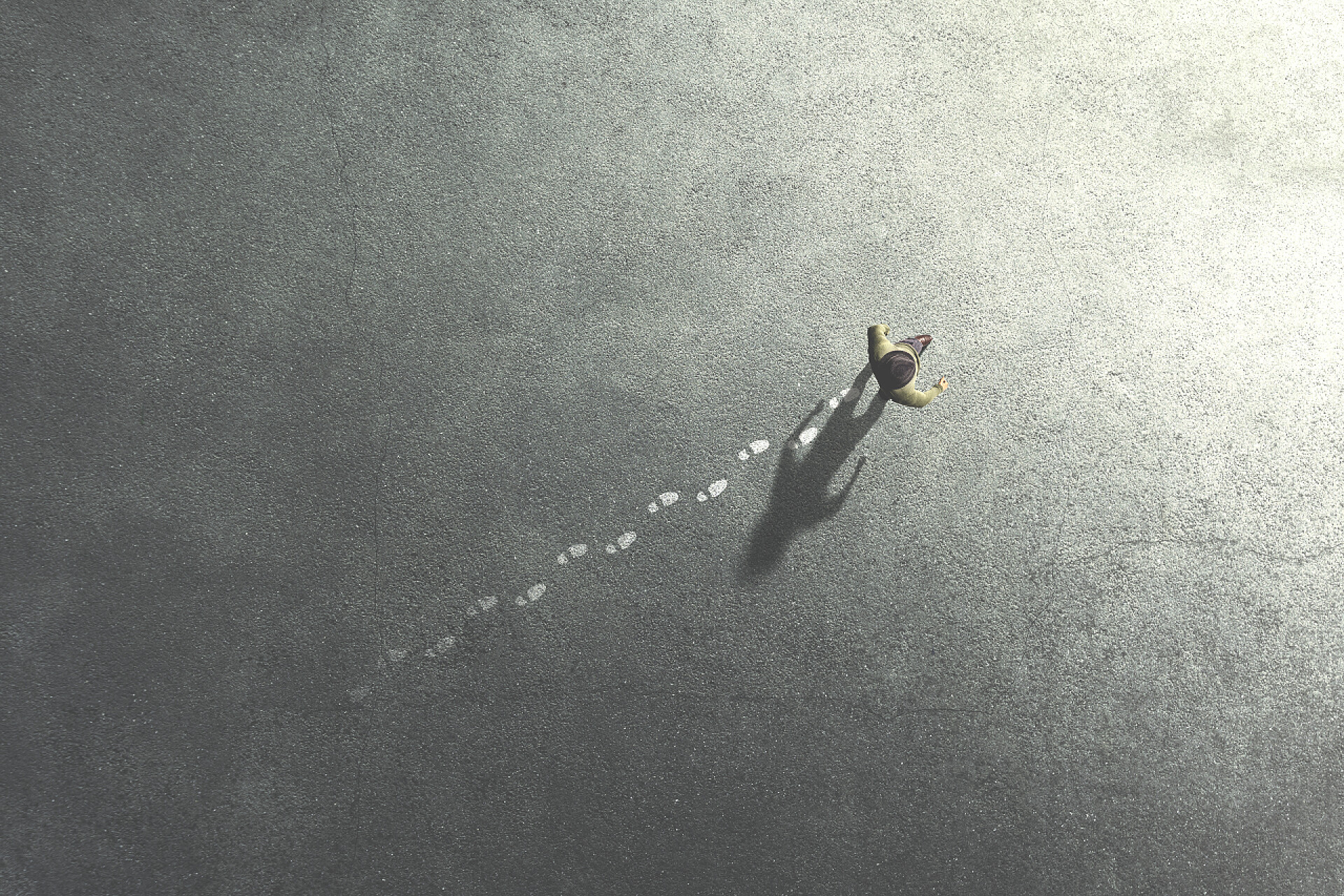 俯看走在大街上的人在地上留下脚步