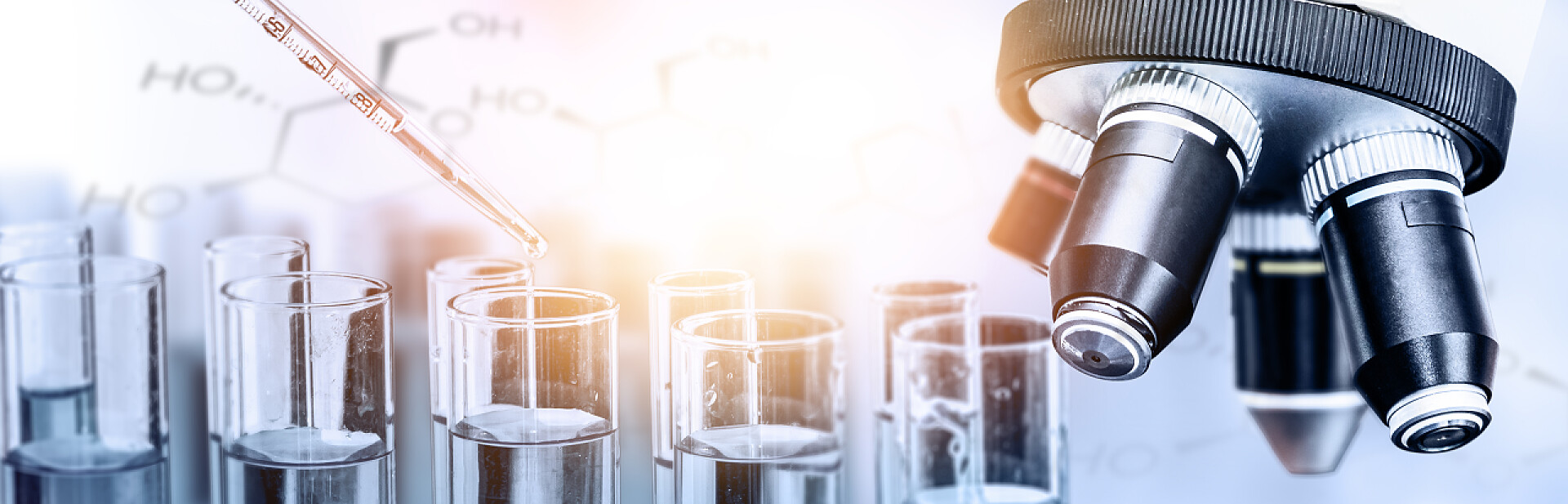 医学实验室微生物学和化学用仪器显微镜试管和玻璃瓶