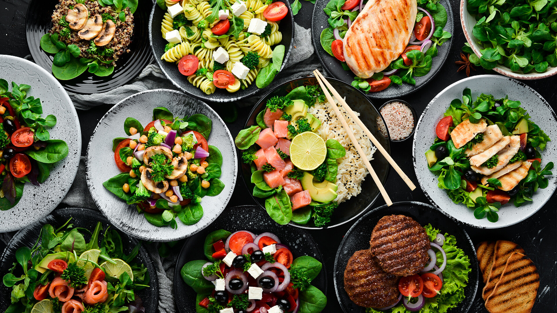 俯拍各种各样的蔬菜沙拉