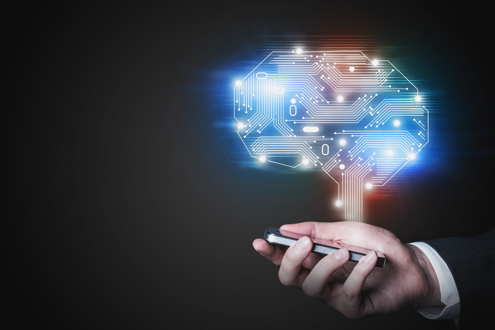 用手机展示电子脑全息图的手部特写