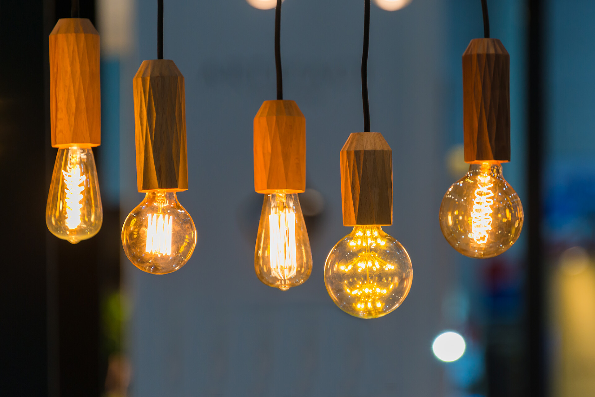 灯具现代木制吊灯室内照明灯泡装饰