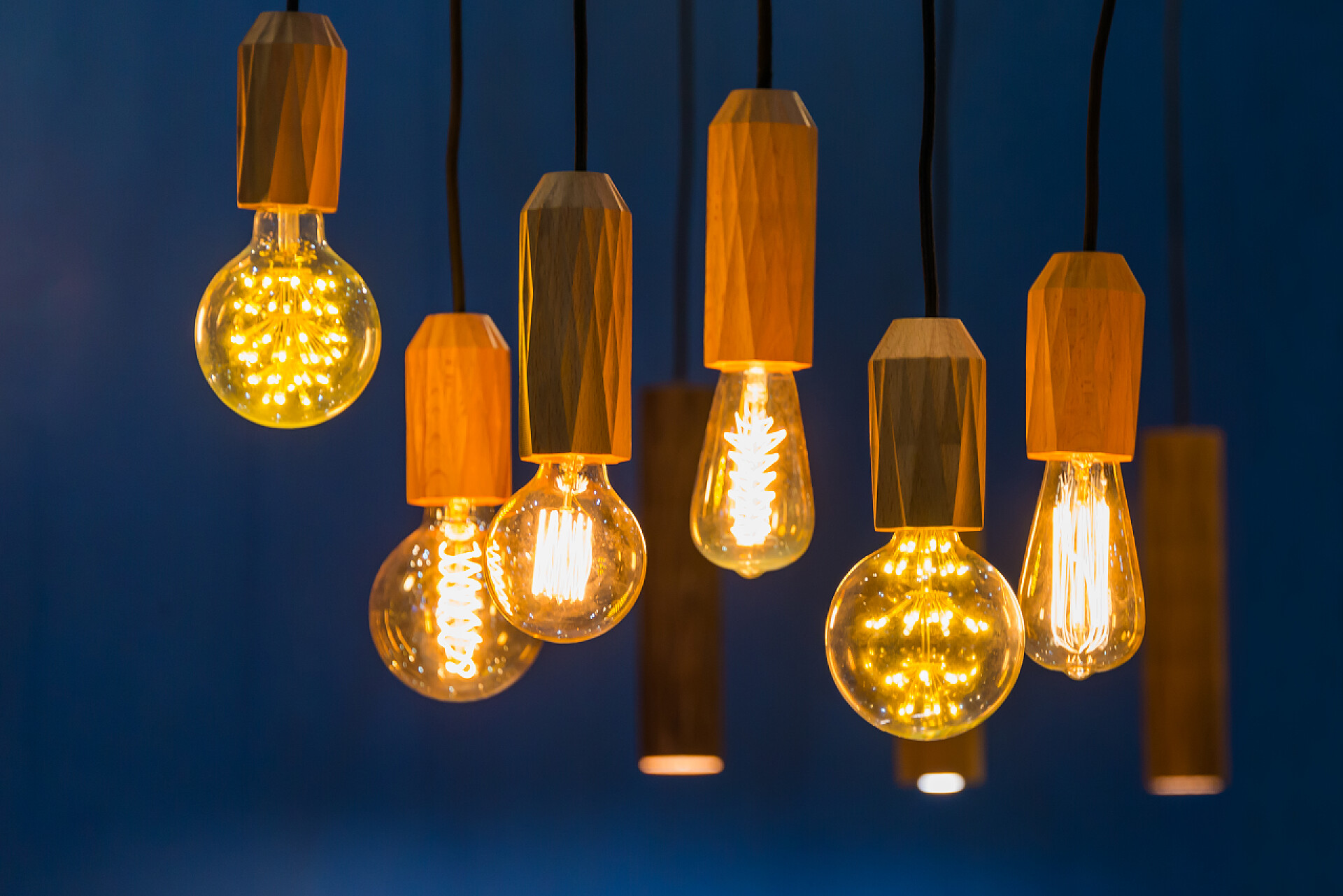 灯具现代木制吊灯室内照明灯泡装饰