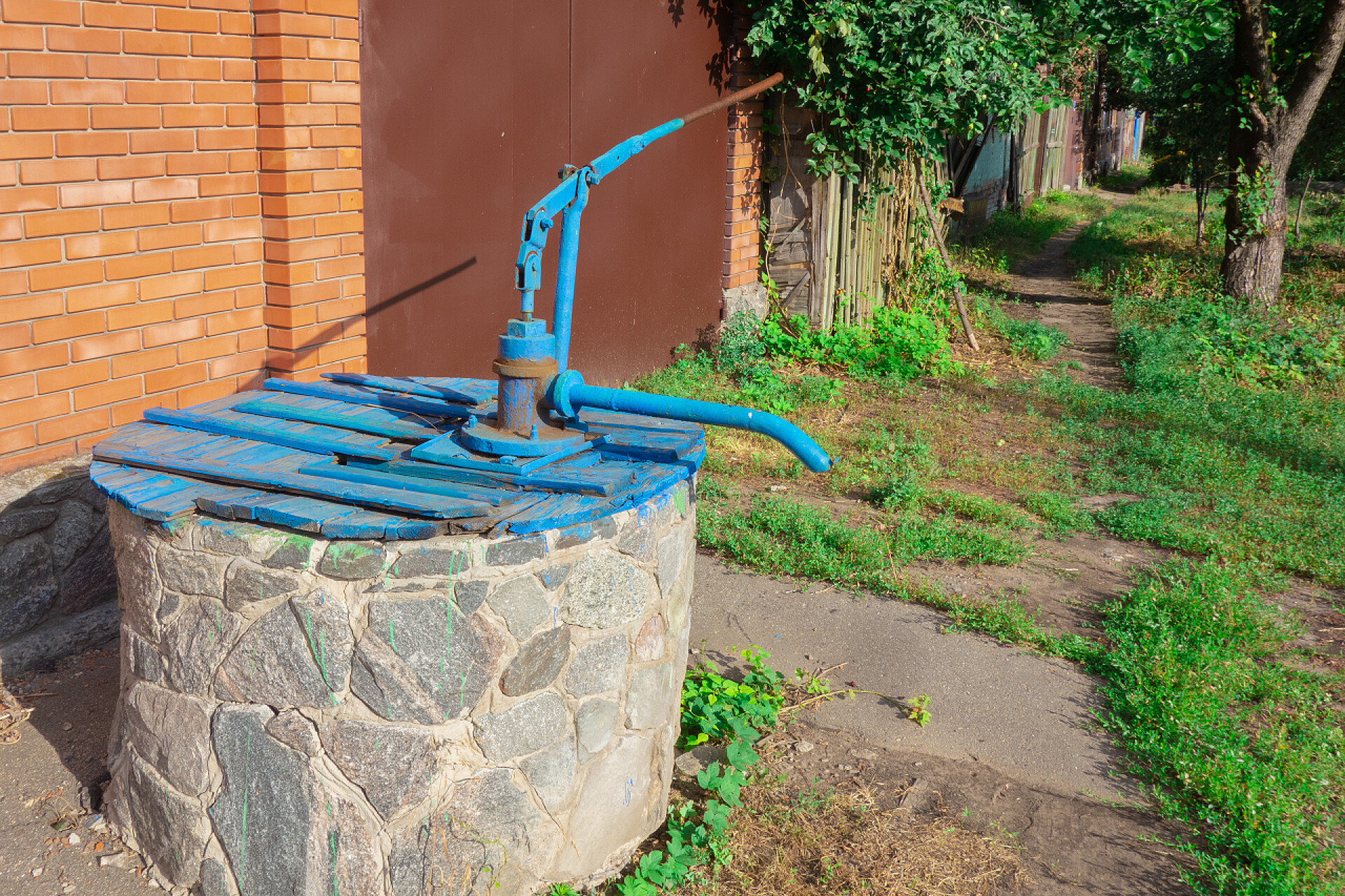 农业农场村县水井用手工抽水