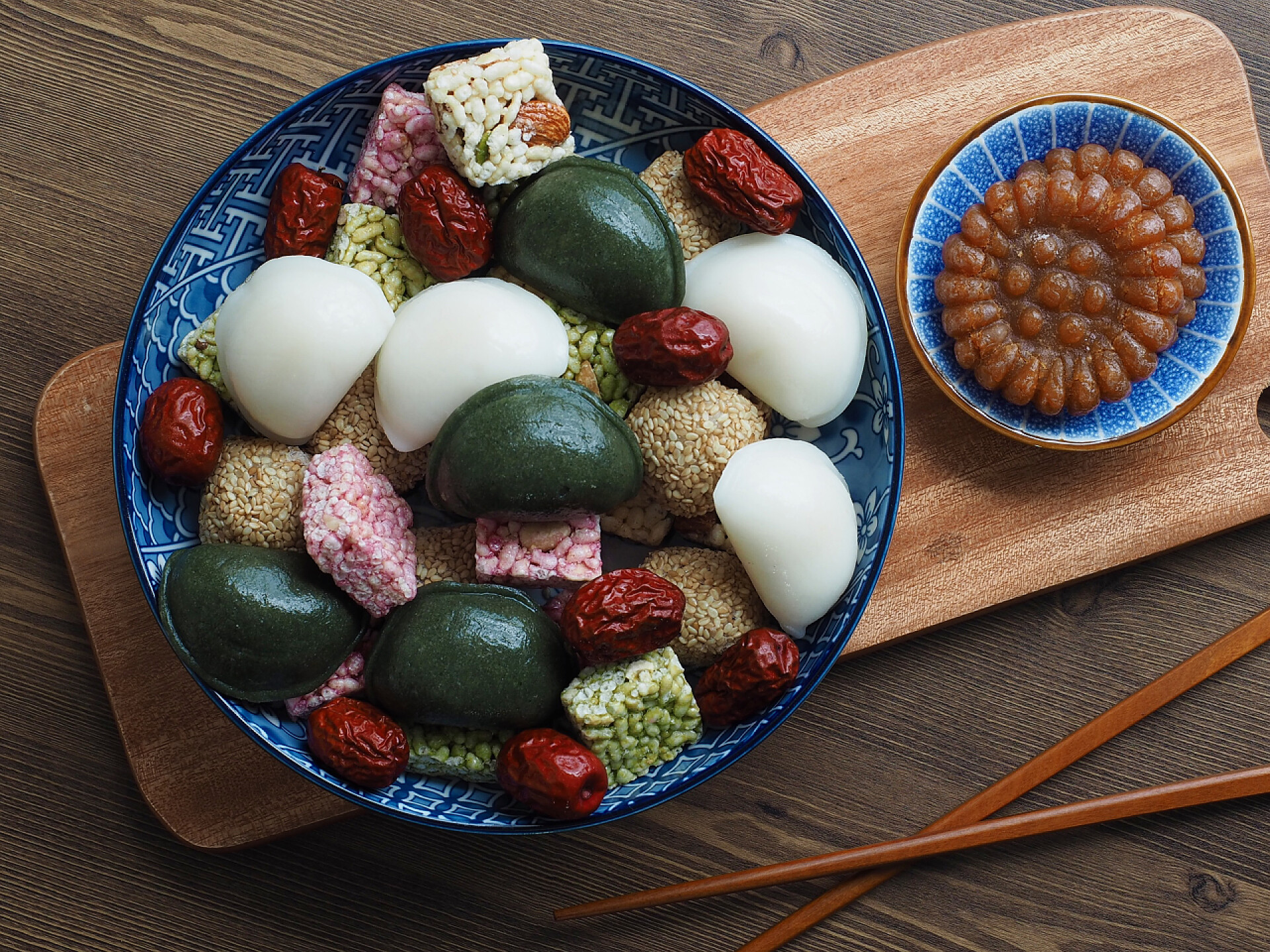 节日热点韩国传统糖果和饼干