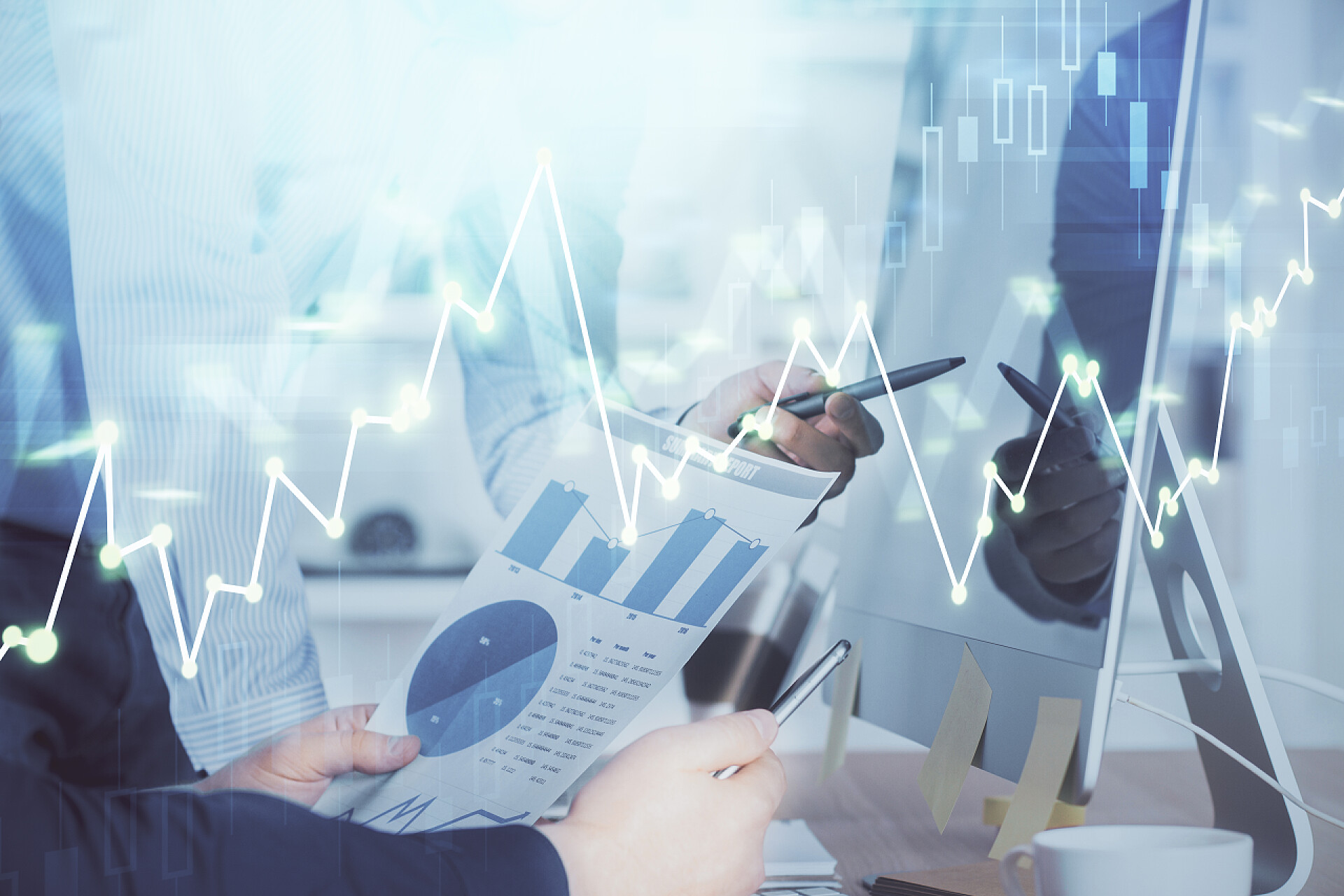 商务商人查看销售数据与同事开会讨论双重曝光