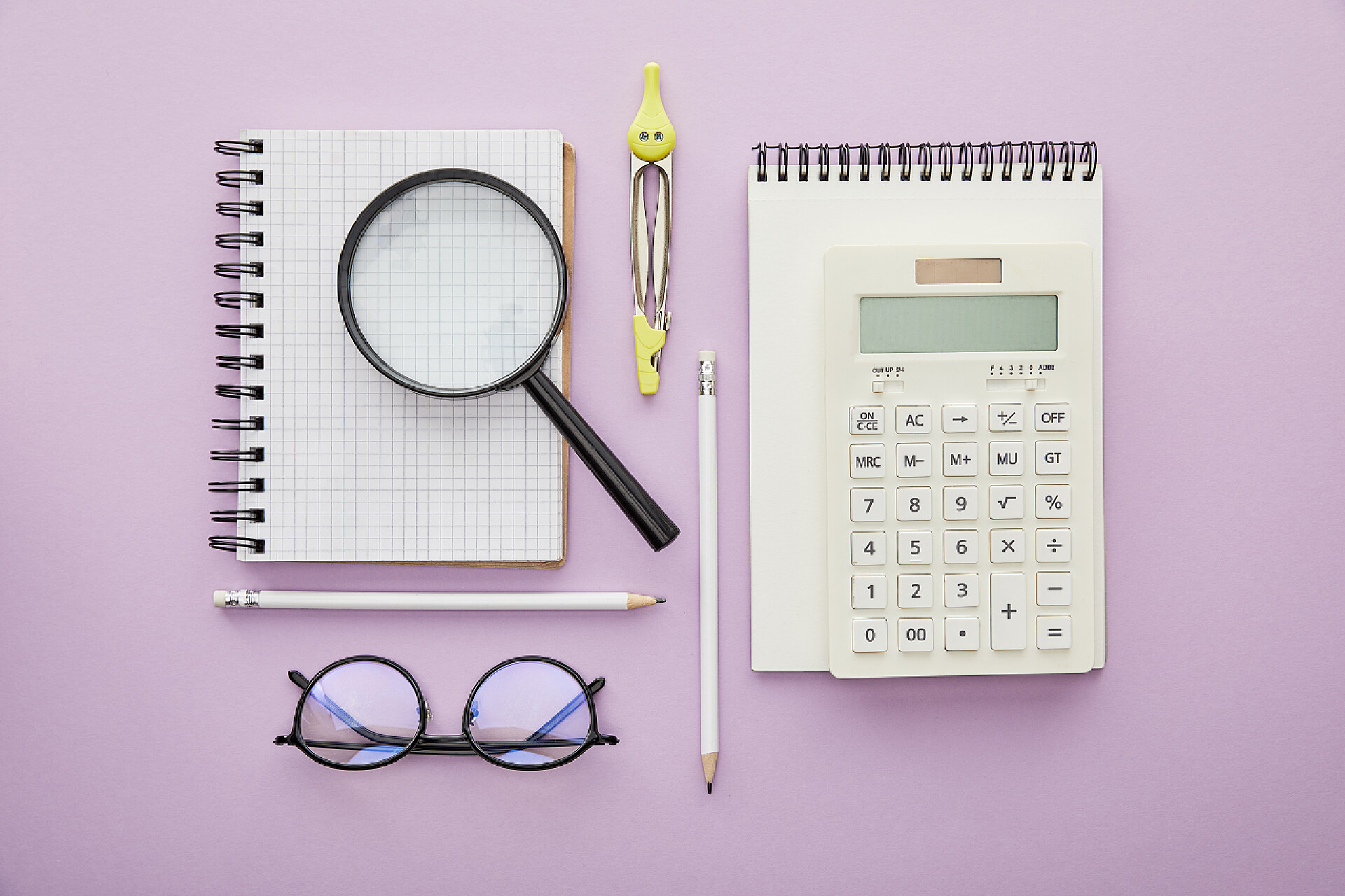 学习用品笔记本放大镜铅笔眼睛计算机