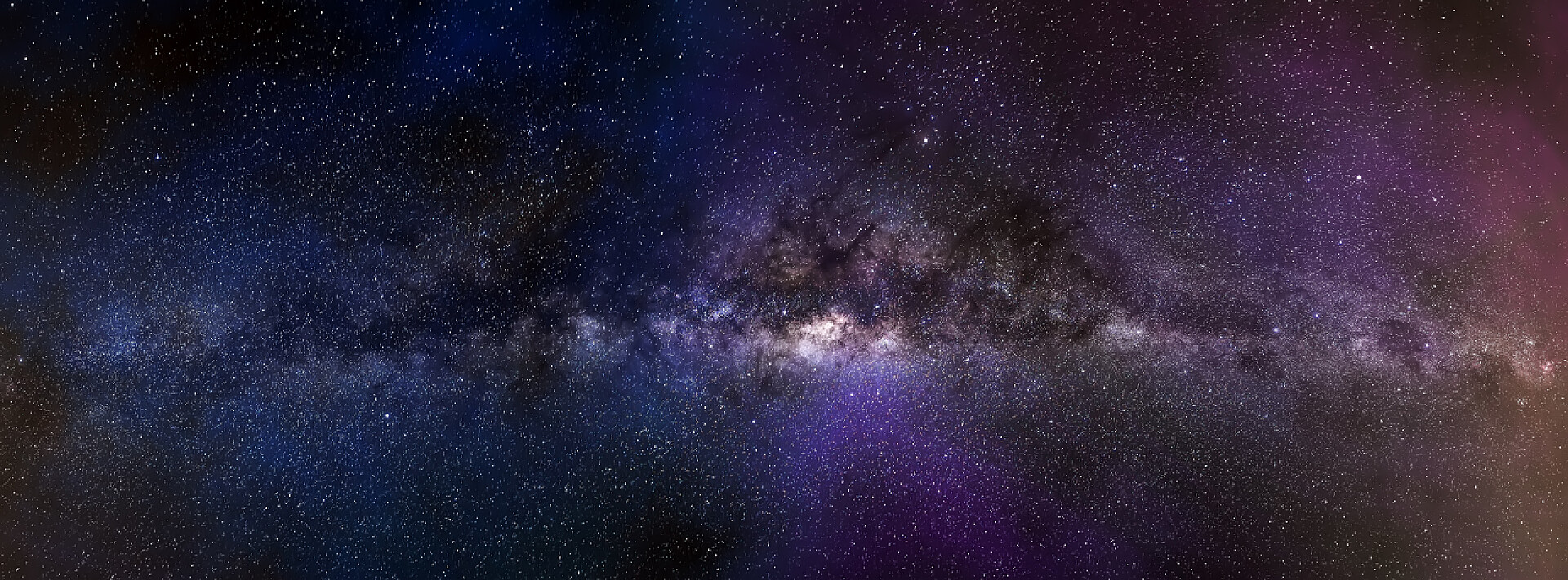 夜空中星空场的宇宙空间景观