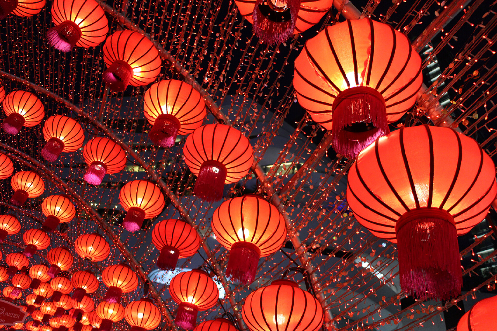 节日热点元宵节的中国红灯笼庆祝佳节