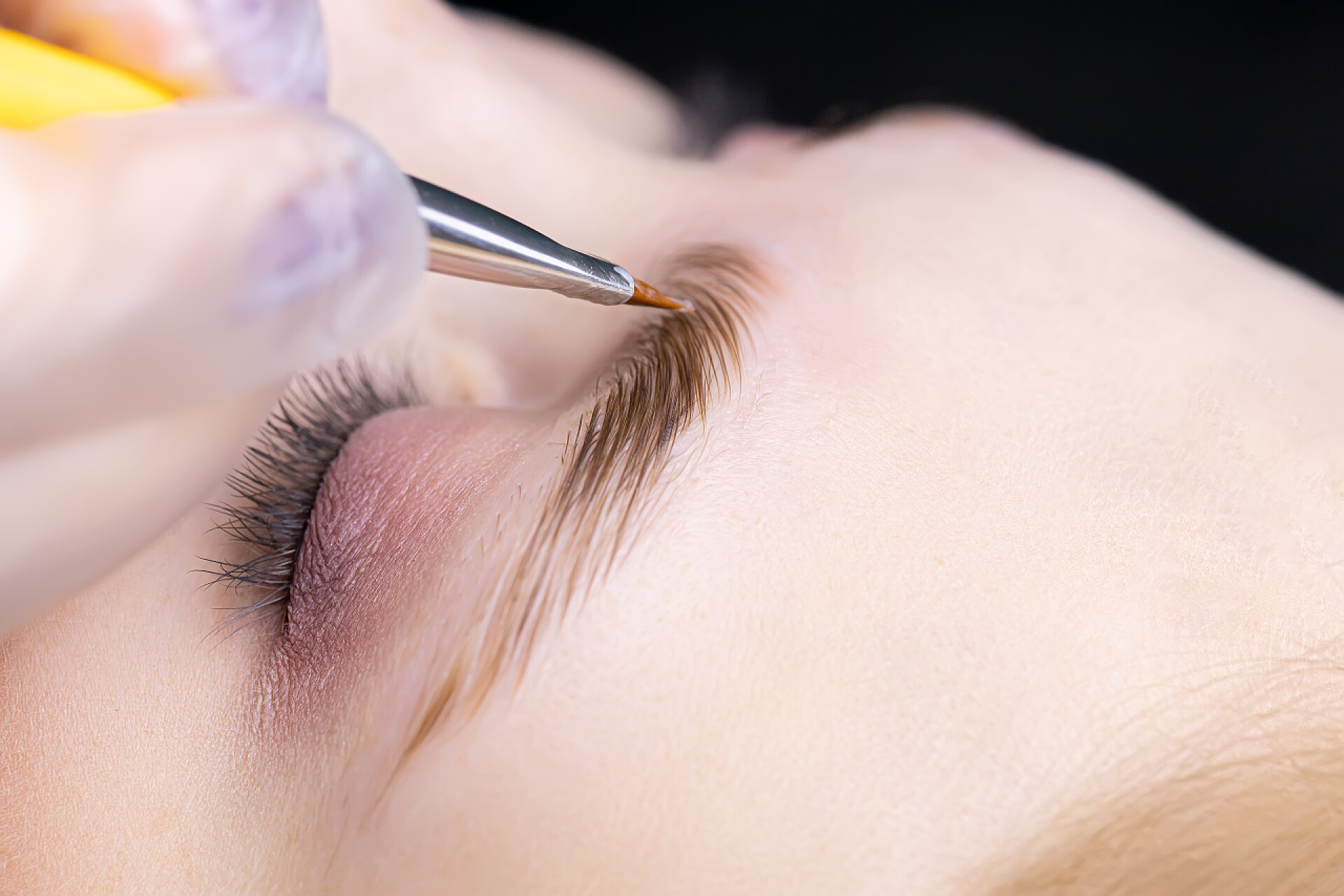 画眉毛的特写医疗美容