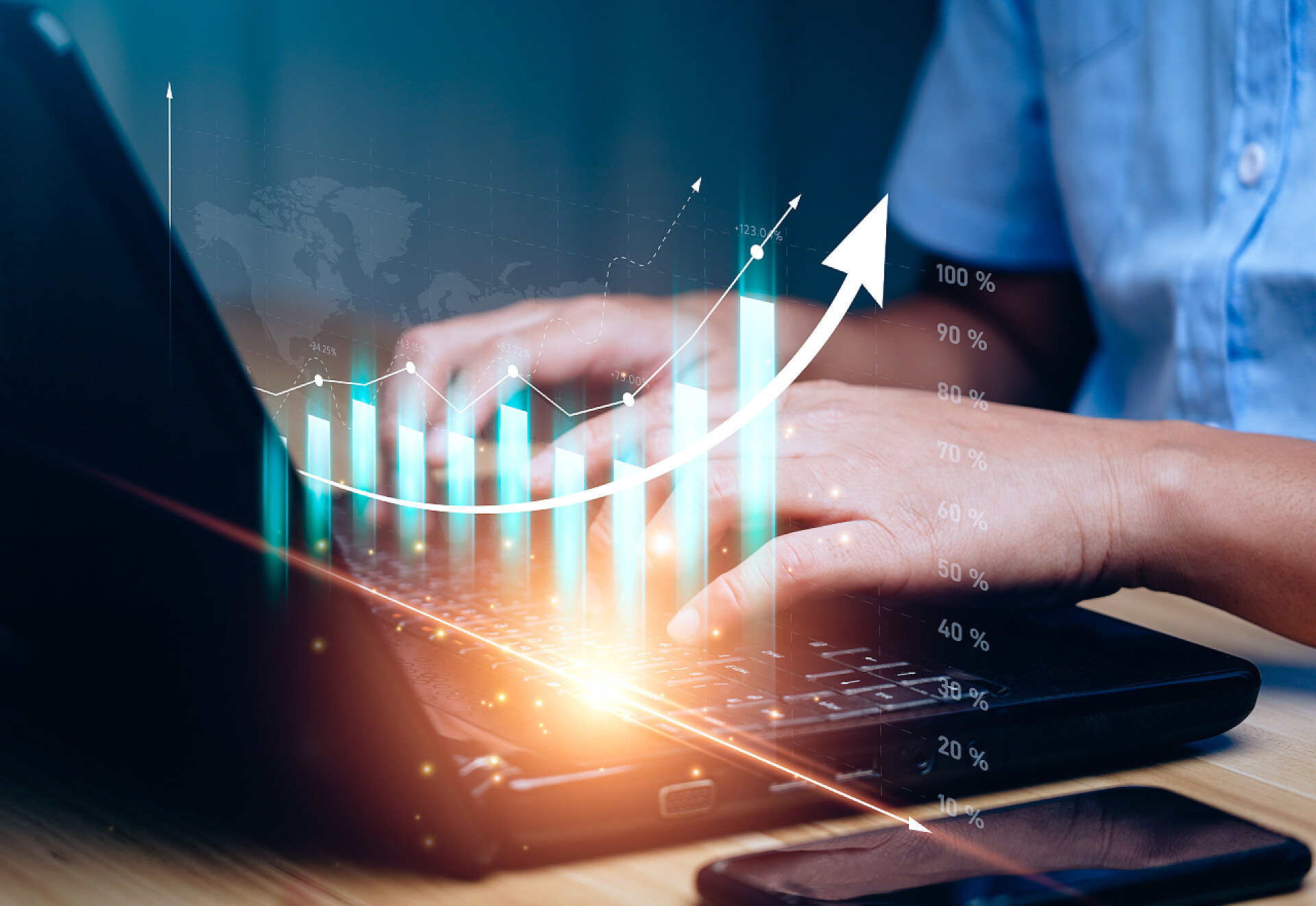 一名商人正在分析外汇交易图财务数据