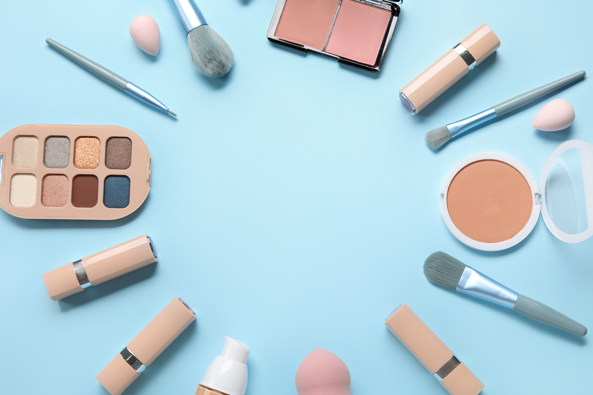 商务商业蓝色背景下的化妆品美妆美妆博主美妆短视频美妆博主教学