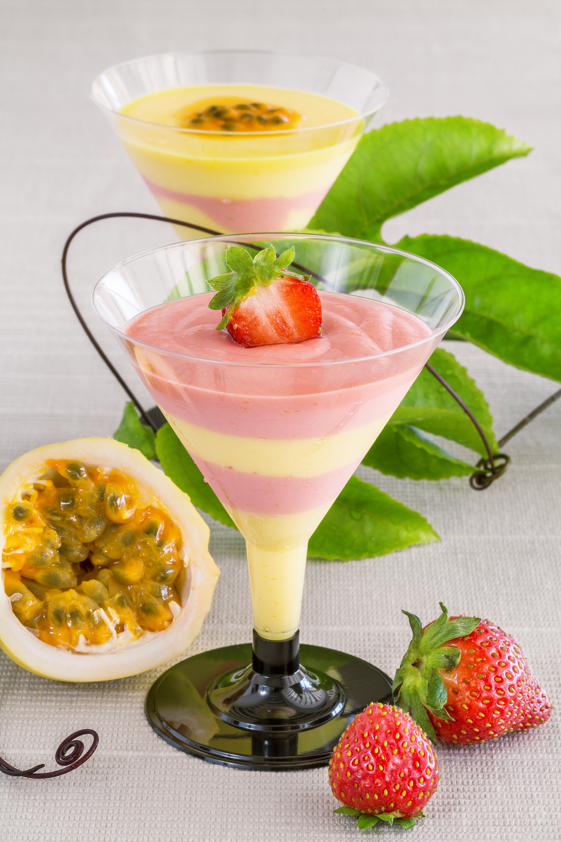 百香果和草莓慕斯