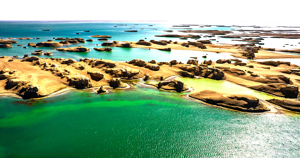 青海海西水上雅丹景区
