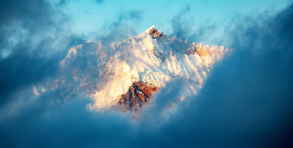 日照金山的南迦巴瓦峰