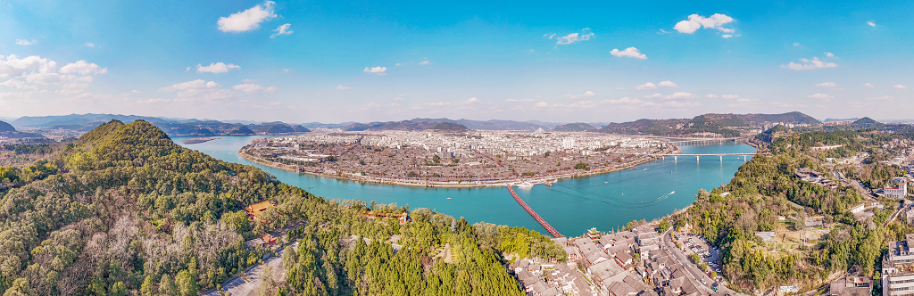 嘉陵江在阆中古城转了个弯