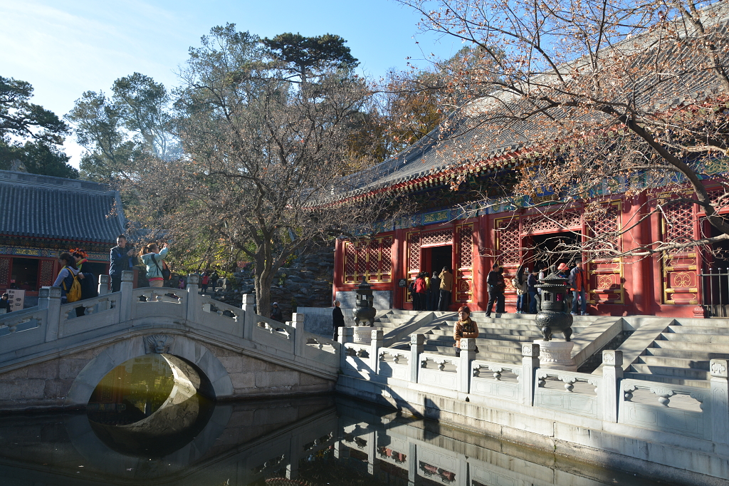 植物园中的古代建筑勤政殿