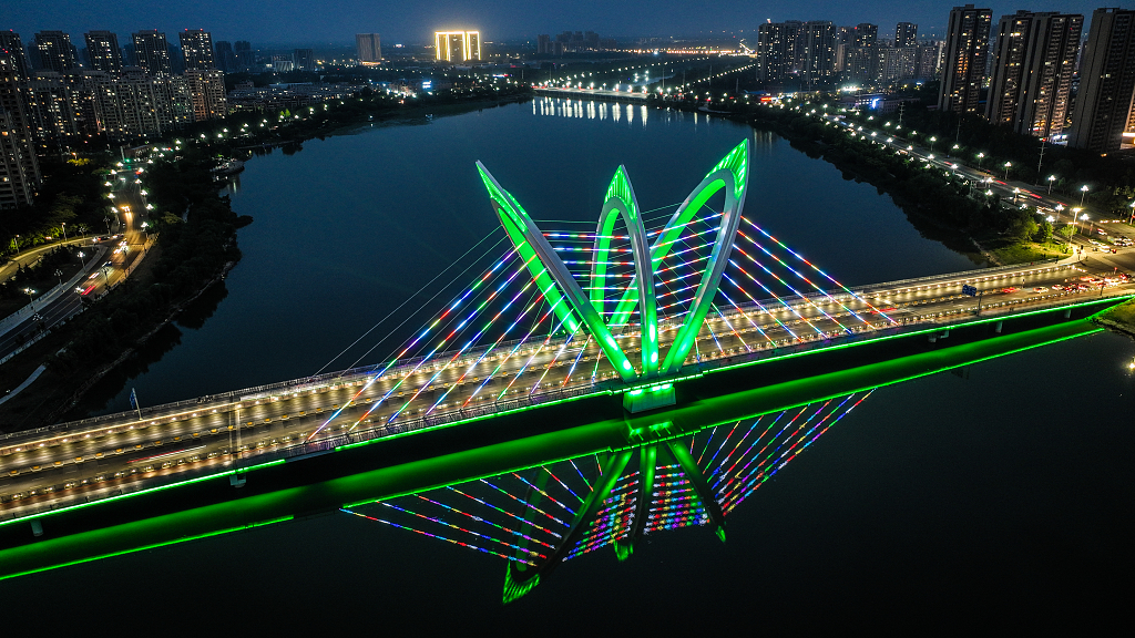 聊城市城市地标灯光秀