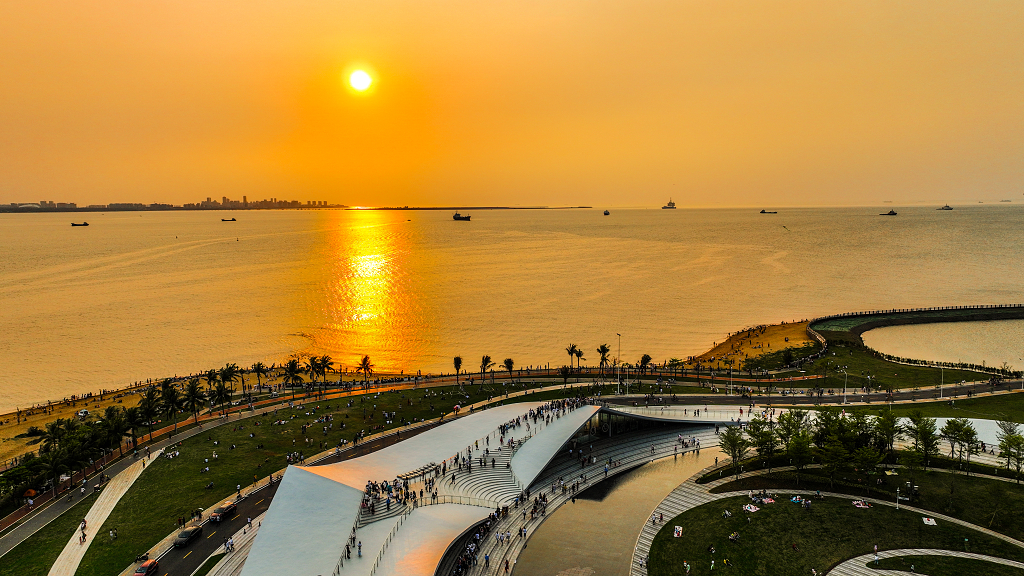 暮光下的天空之山驿站