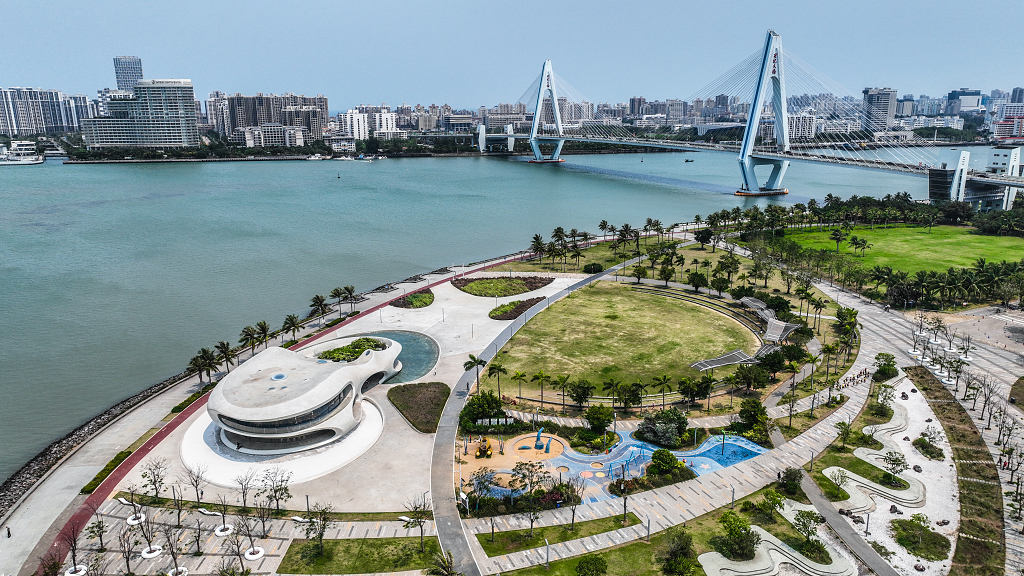 俯瞰椰城海口风光