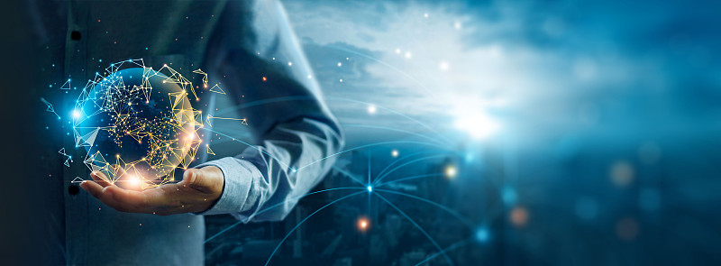 商人拥有全球数字网络和数据客户连接，社交网络和数据交换技术，蓝色城市背景下的网络结构。