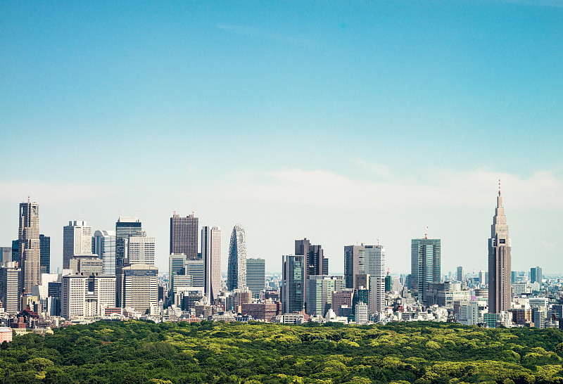 东京地平线-摩天大楼的银座和新宿