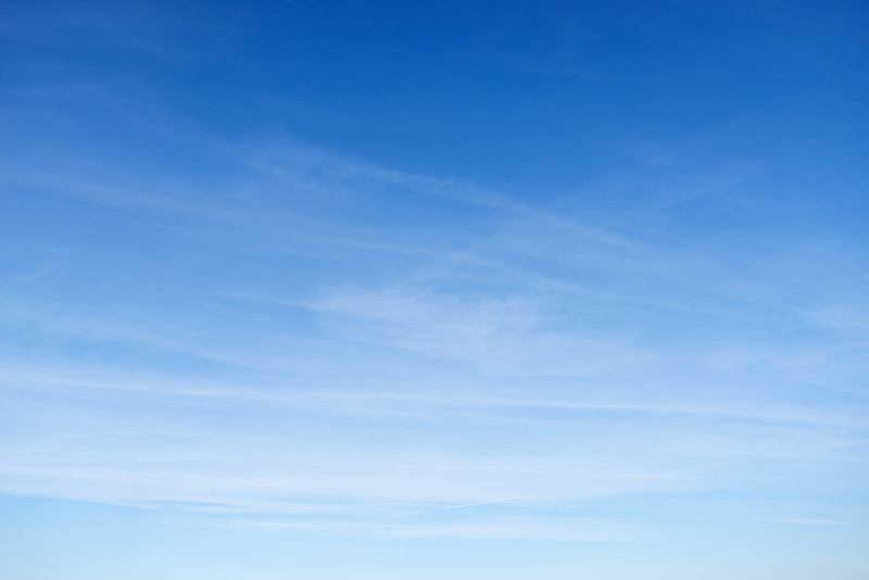 美丽的天空和白云。背景