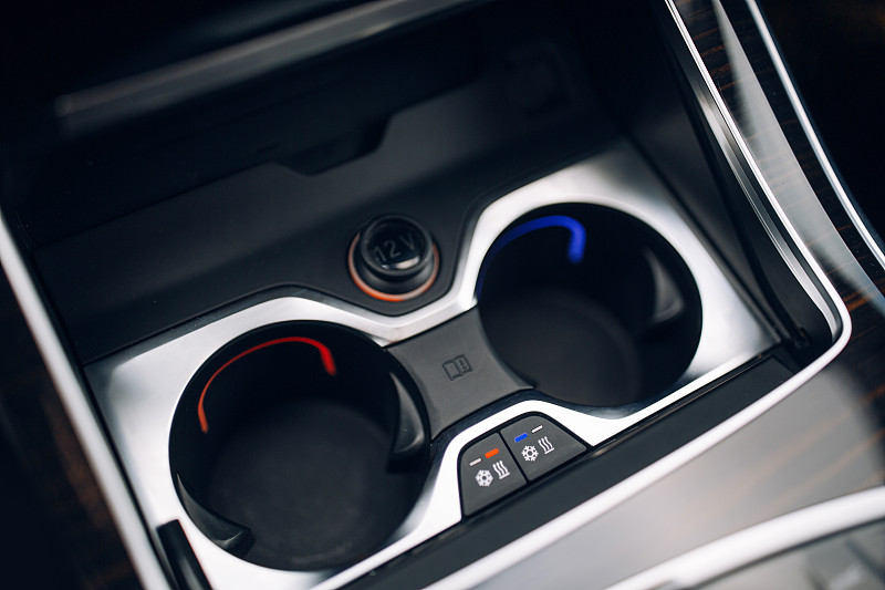 具有加热和冷却模式的现代汽车杯座