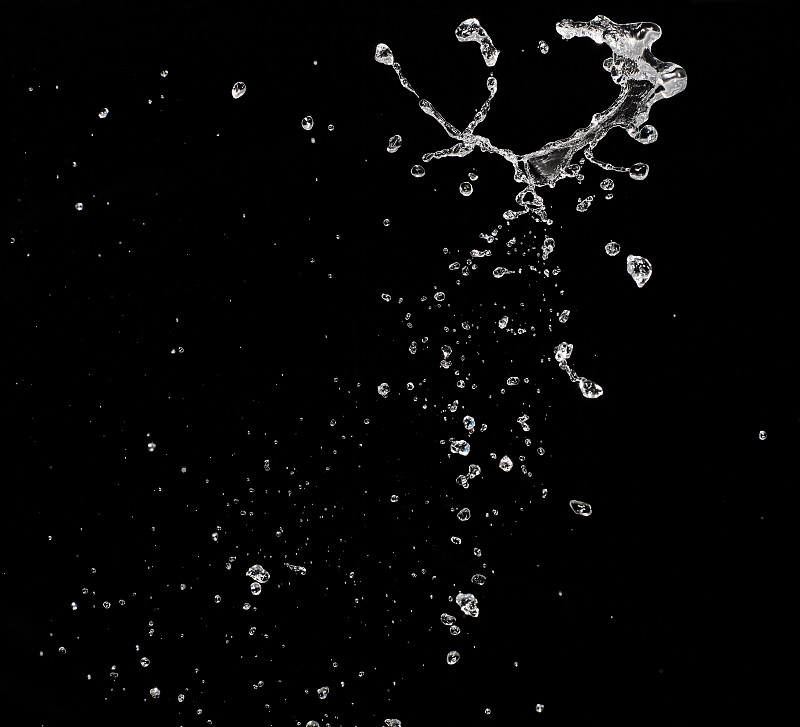 水花孤立的黑色背景