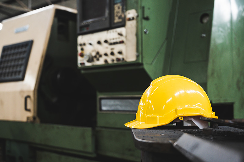 工业用的安全帽。仓库工人安全帽。