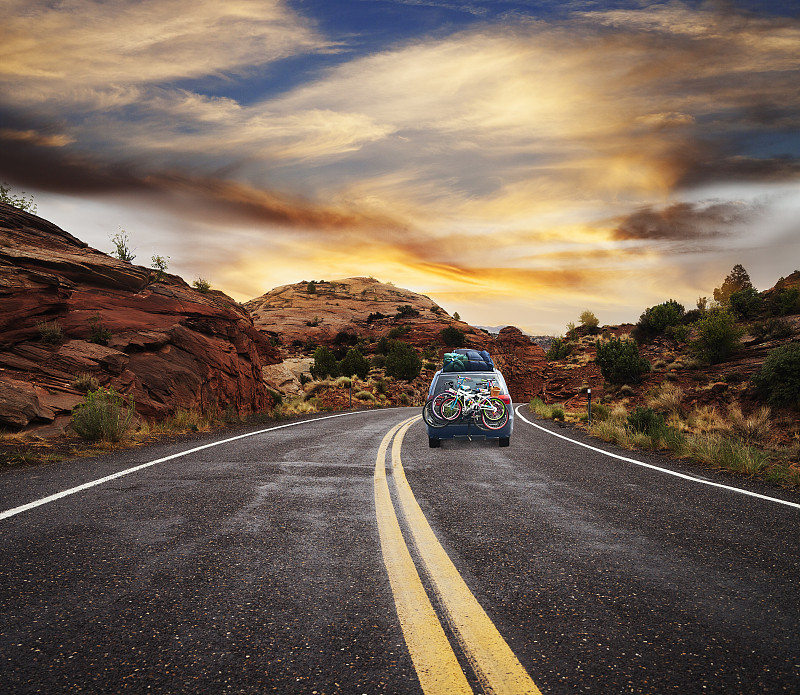 日落时分的自驾游