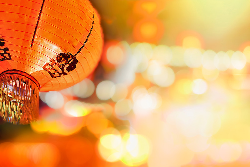 中国小镇的中国新年灯笼。