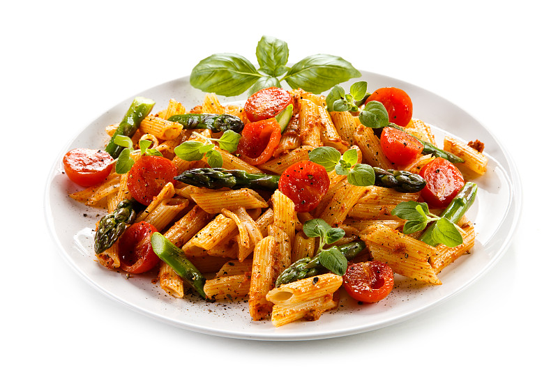 意大利面加肉，番茄酱和蔬菜