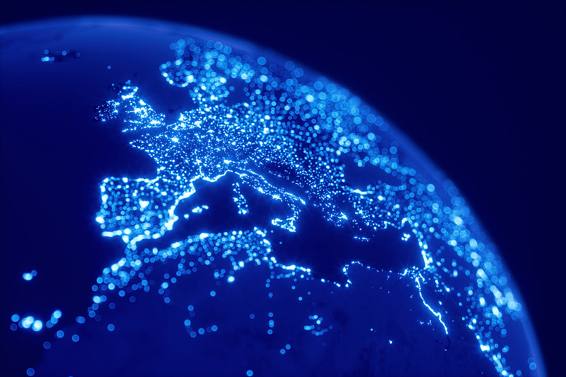 蓝色地球仪，城市之光和散景