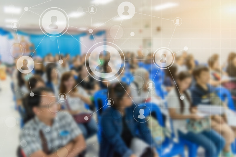 经营理念:亚洲人聆听商业研讨会的演讲