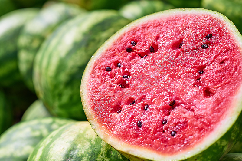 多汁的红色西瓜特写。