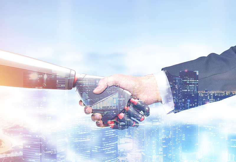 人和机器人握手，夜城