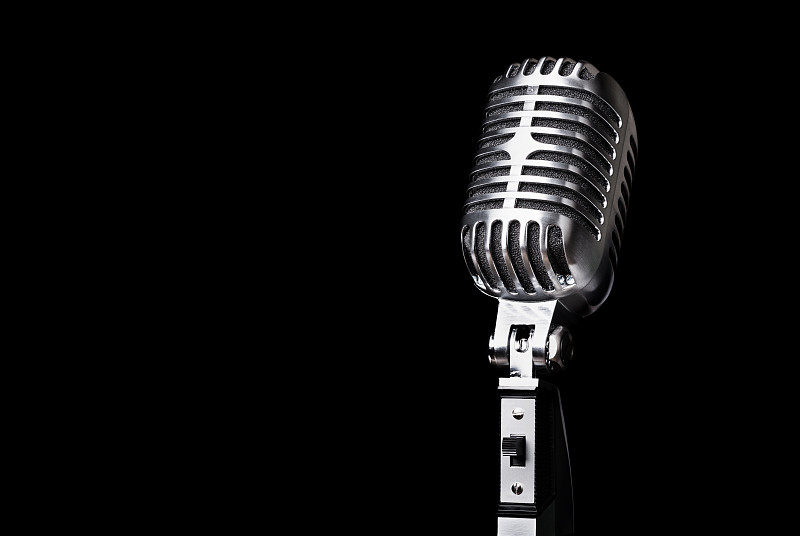 麦克风。