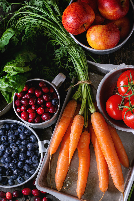 混合水果，蔬菜和浆果