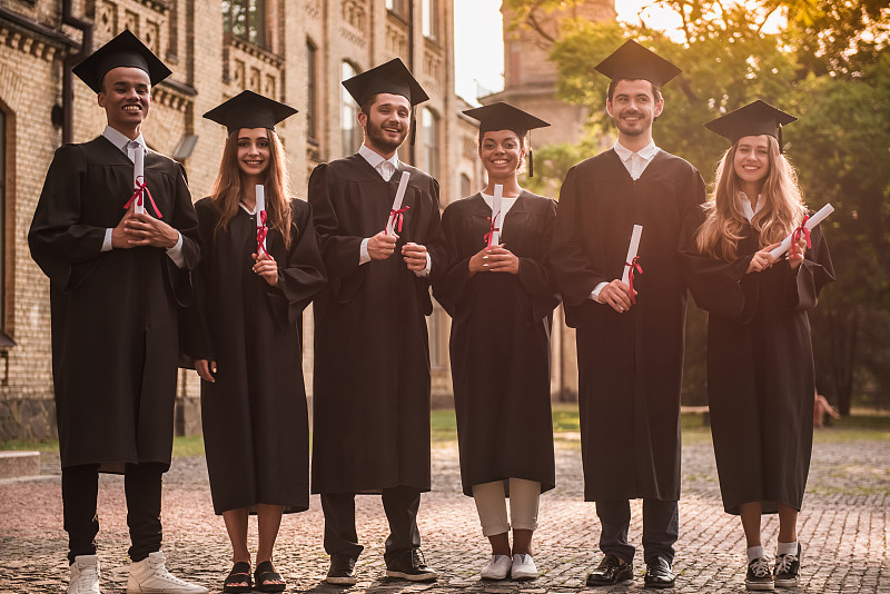 快乐的年轻校友