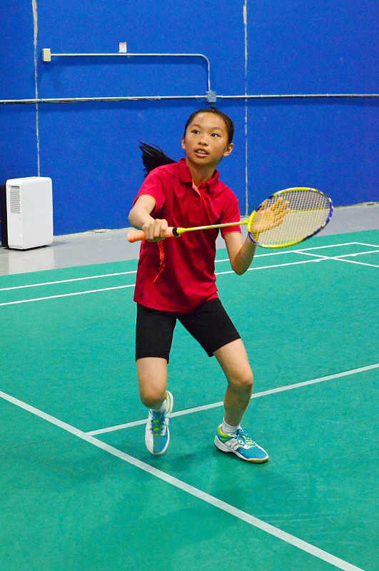 少年羽毛球运动员