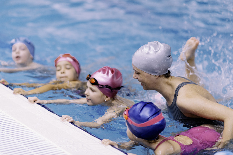 儿童游泳课