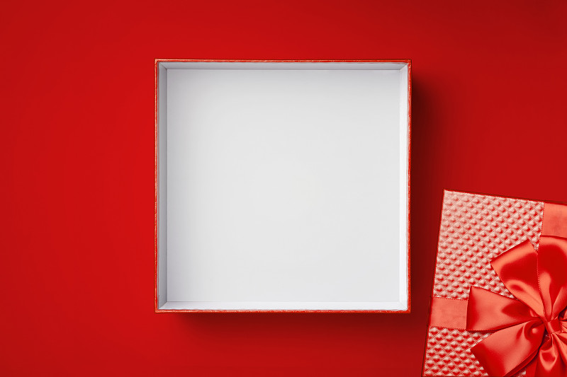 带有剪切路径的礼盒