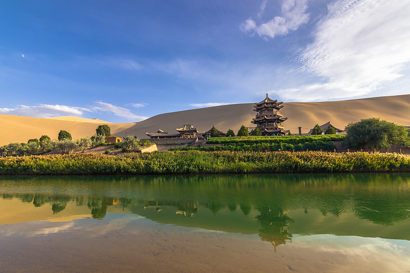 中国敦煌——2014年8月6日:中国敦煌新月湖绿洲