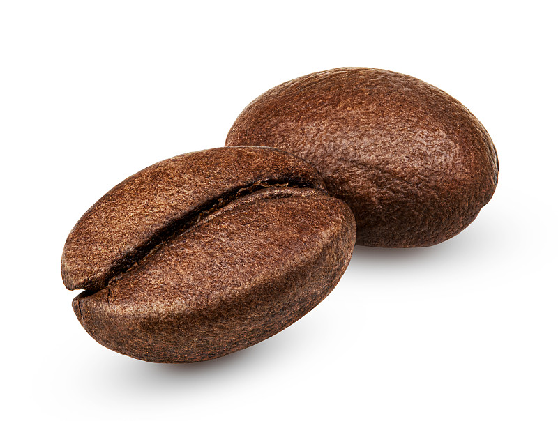 白色背景上分离出的咖啡豆