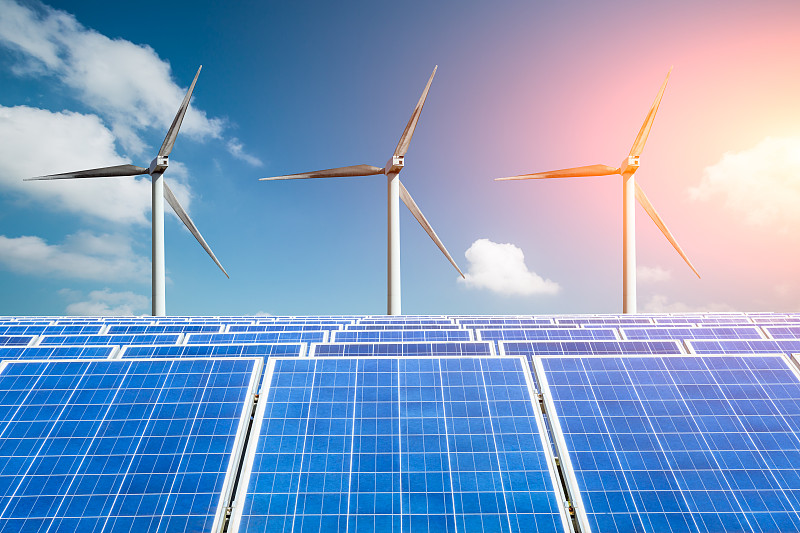 太阳能电池板和风力涡轮机景观